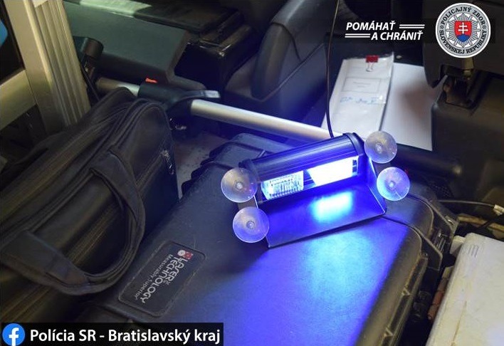 maják, polícia, drogy