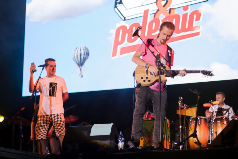 UPRISING 2019: Polemic a Medial Banana