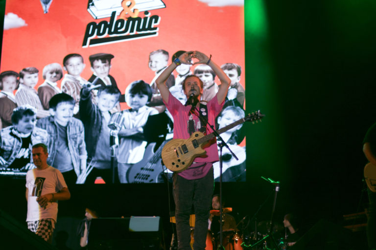 UPRISING 2019: Polemic a Medial Banana