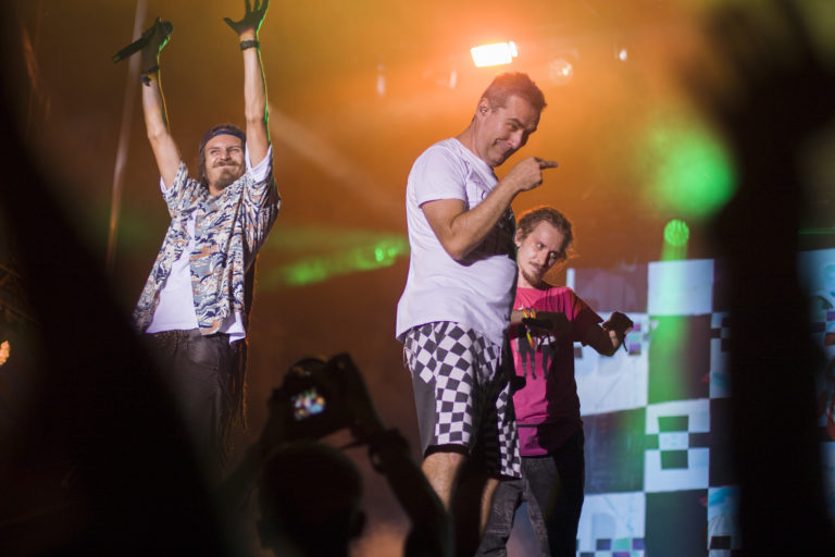 UPRISING 2019: Polemic a Medial Banana