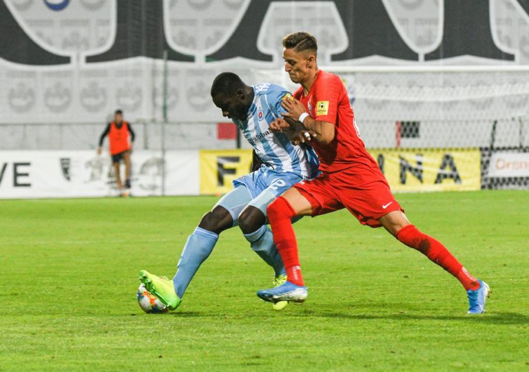 Mitch Apau, Alex Iván