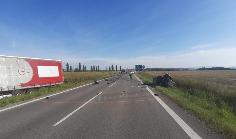 tragická dopravná nehoda, zrážka auta s nákladiakom