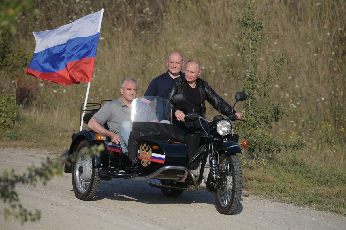 Vladimir Putin, Noční vlci, Krym
