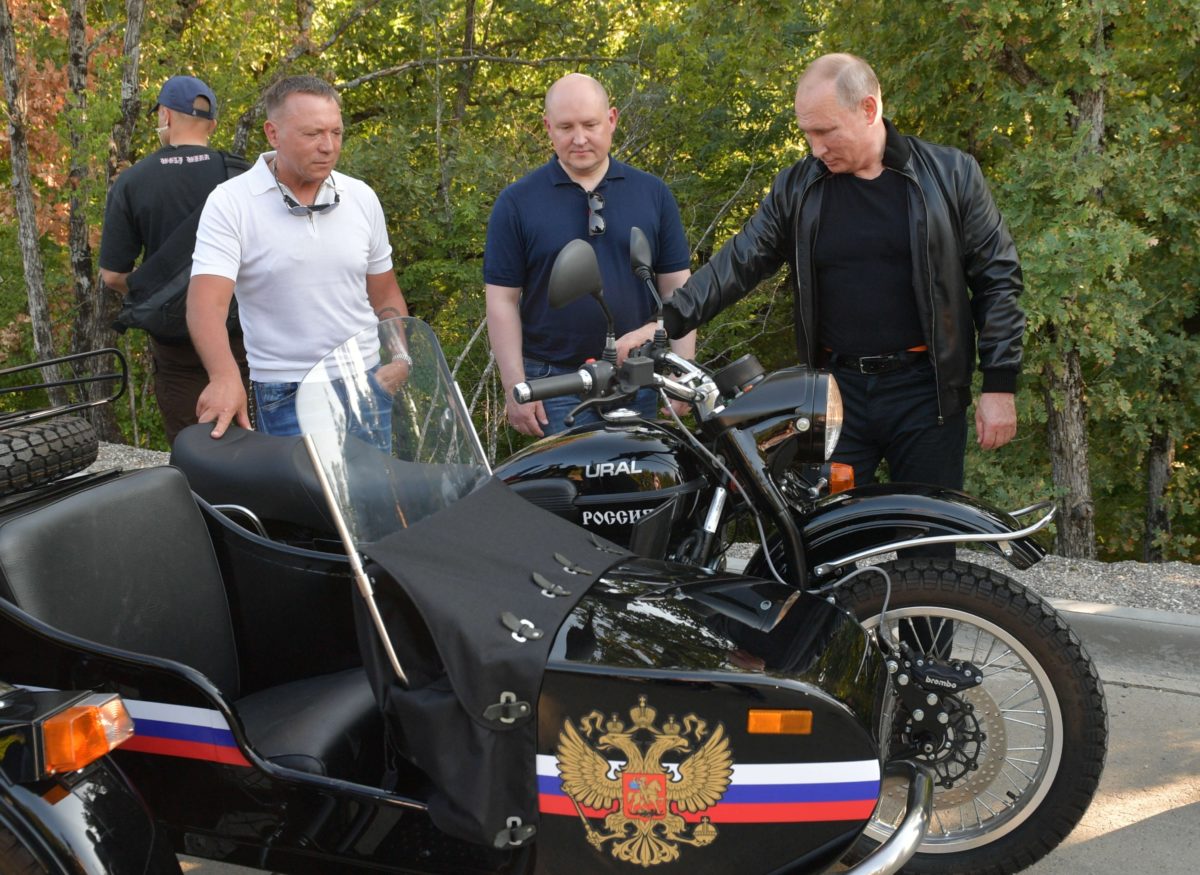 Vladimir Putin, Noční vlci, Krym