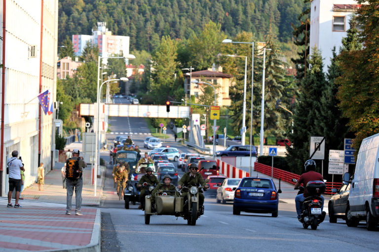 SNP, oslavy výročia, vojenská prehliadka