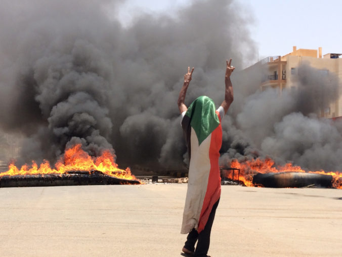 Sudán, demonštrant