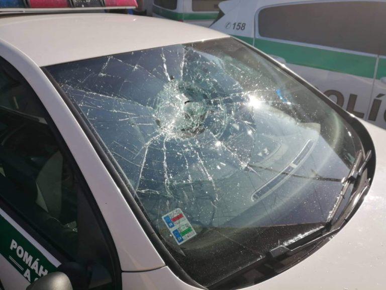 Tehla, polícia, policajné auto