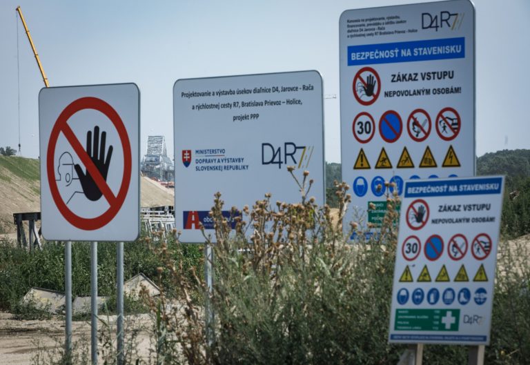 Kontrolu na D4 a R7 zodpovedné orgány podcenili