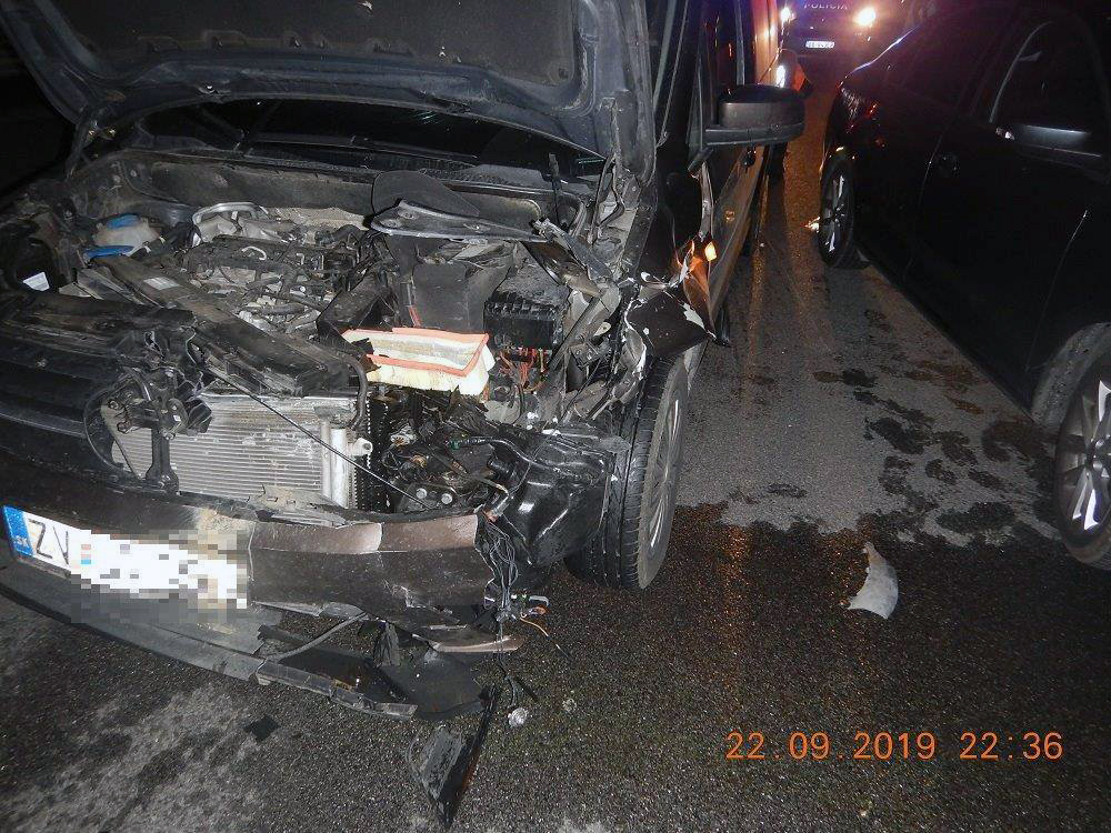 zrážka, medveď, auto, R2