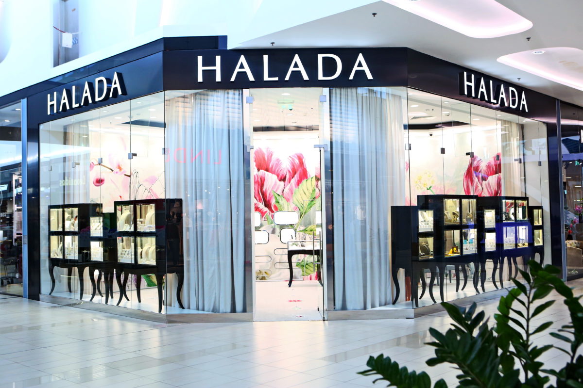 3 butik halada od studia marcel wanders v bratislavskom avione.jpg