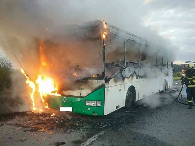 autobus, požiar, Jakubovany