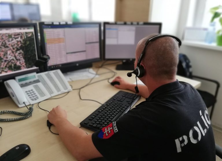 polícia, bomba, nahlásenie bomby, bombový poplach