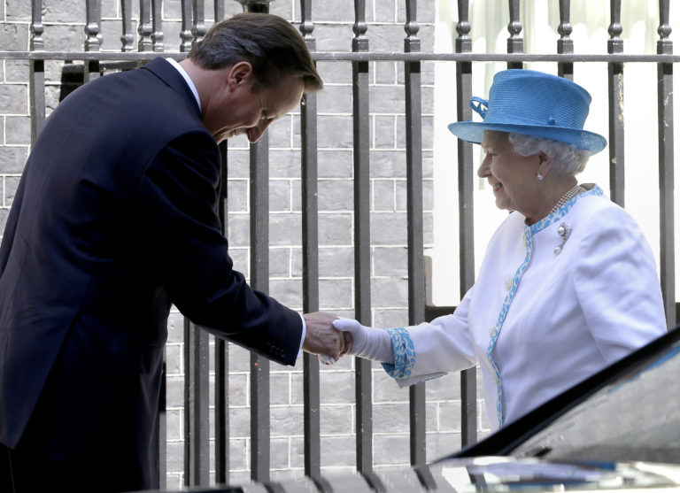 David Cameron, kráľovná Alžbeta II.