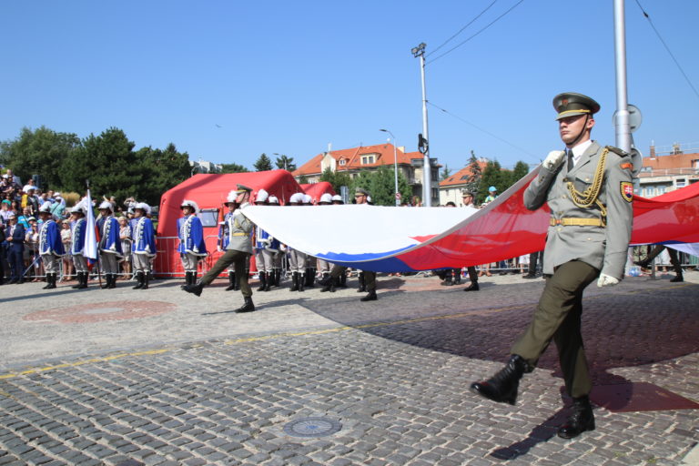 NR SR: Deň otvorených dverí, vztýčenie vlajky na stožiar