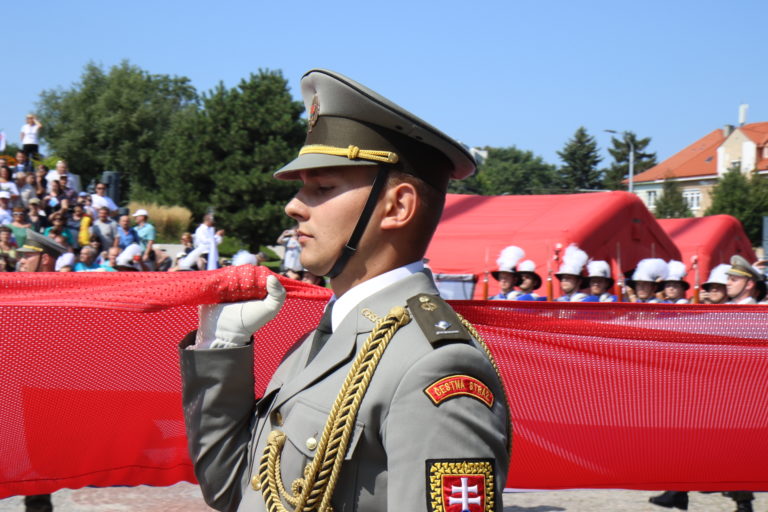 NR SR: Deň otvorených dverí, vztýčenie vlajky na stožiar