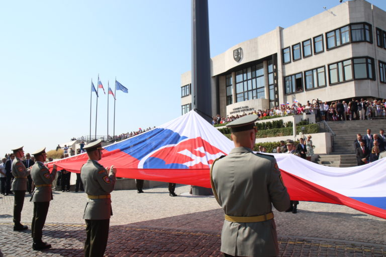 NR SR: Deň otvorených dverí, vztýčenie vlajky na stožiar
