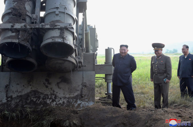 Severná Kórea, Kim Čong-un, veľký viachlavňový raketomet, test