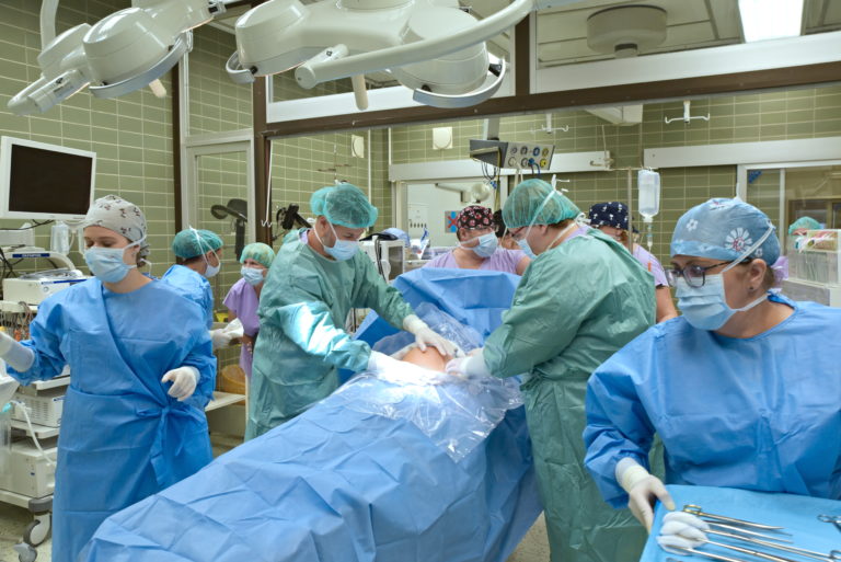 operácia ženy v klinickej smrti