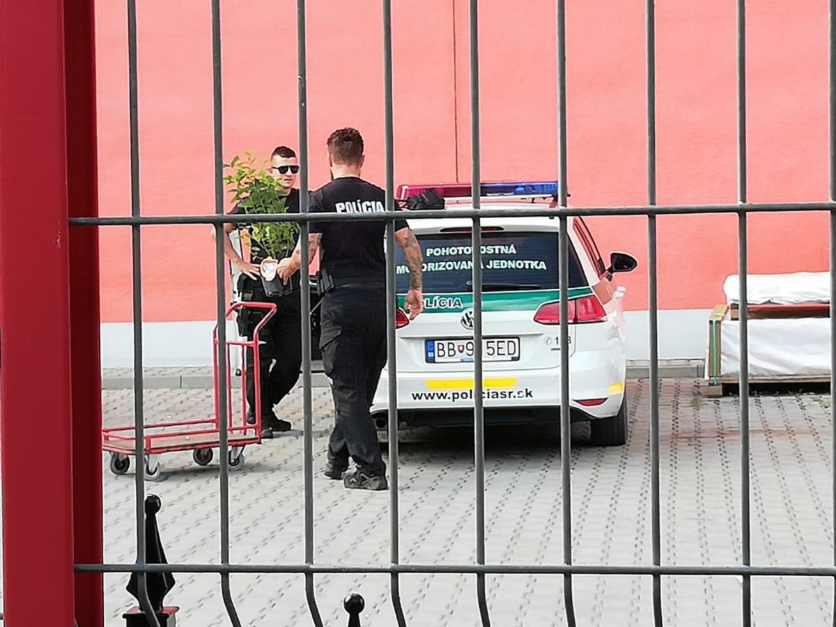 policajti