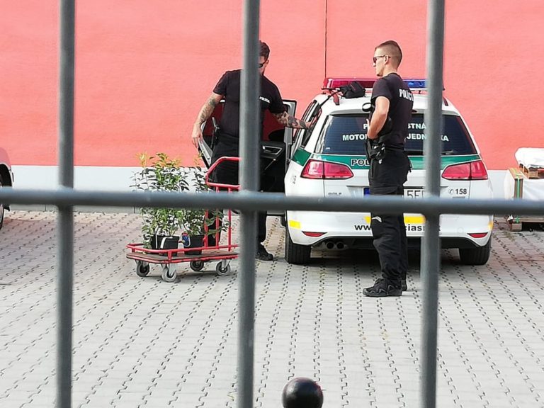 policajti