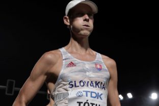 Slovenský chodec Matej Tóth počas pretekov v chôdzi na 50 km na masjtrovstvách sveta v atletike v Dauhe.