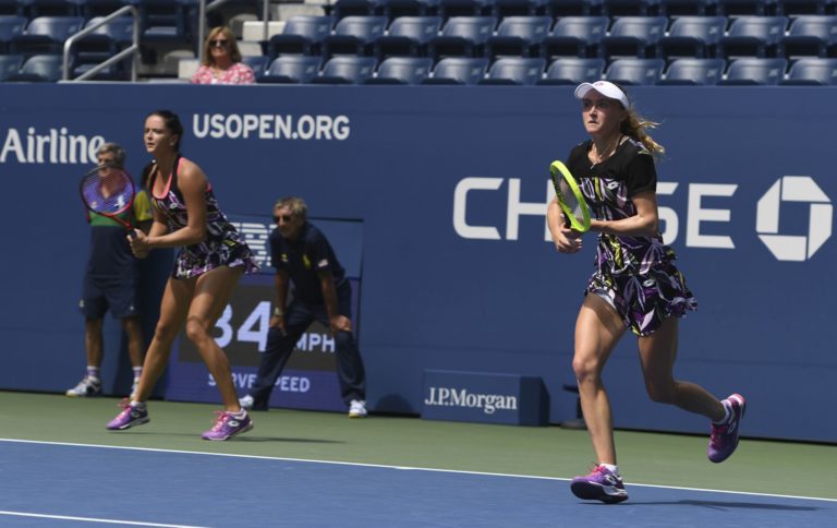 Viktoria Kužmová, Alexandra Sasnovičová
