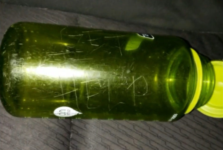 turisti, fľaša, vodopád