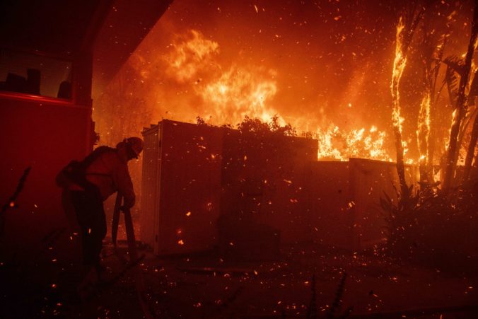 Los Angeles lesný požiar evakuácia