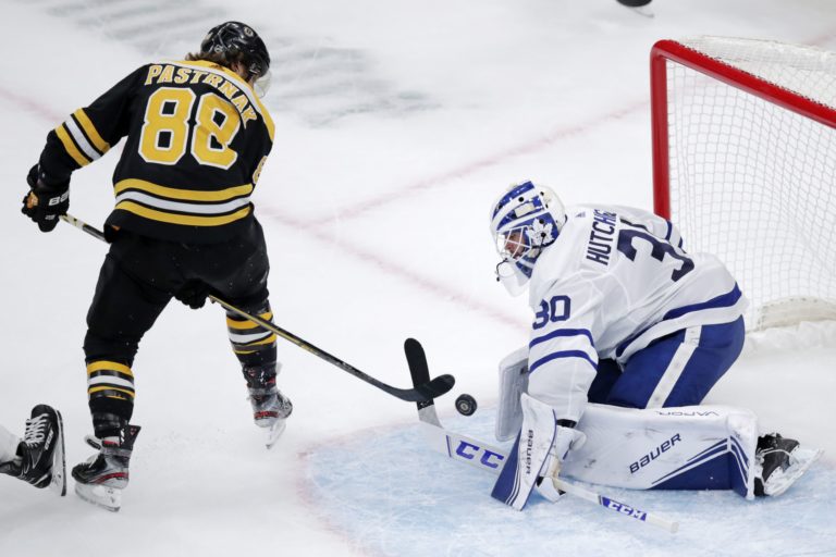 David Pastrňák, Michael Hutchinson, NHL, Boston Bruins, Toronto Maple Leafs