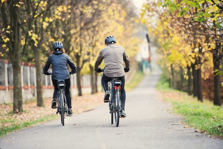 cyklisti, bicykel, jeseň