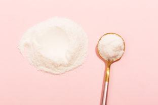 Collagen powder on pink background
