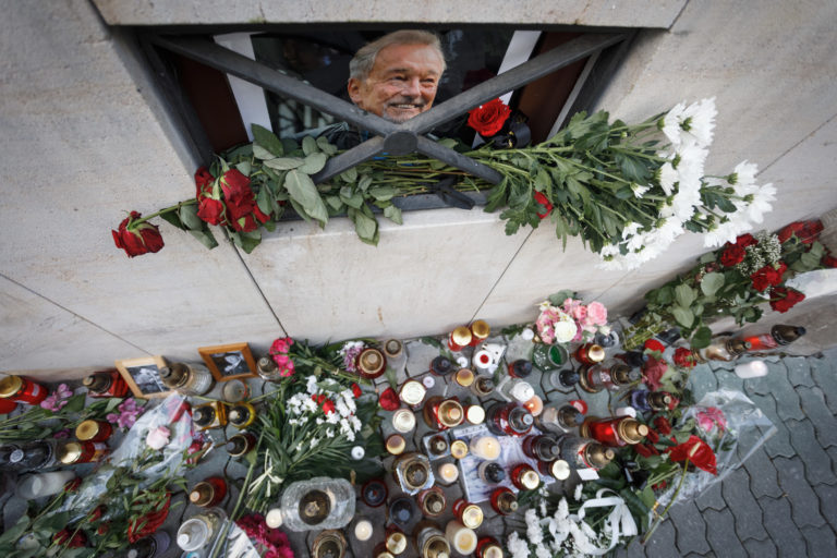 Karel Gott, pietna spomienka