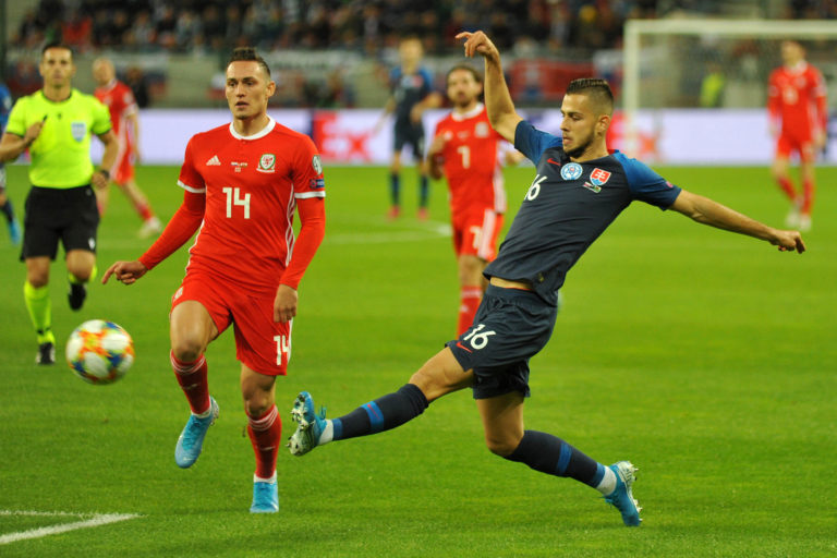 Slovensko - Wales, kvalifikácia o postup na ME 2020, Connor Roberts, Dávid Hancko