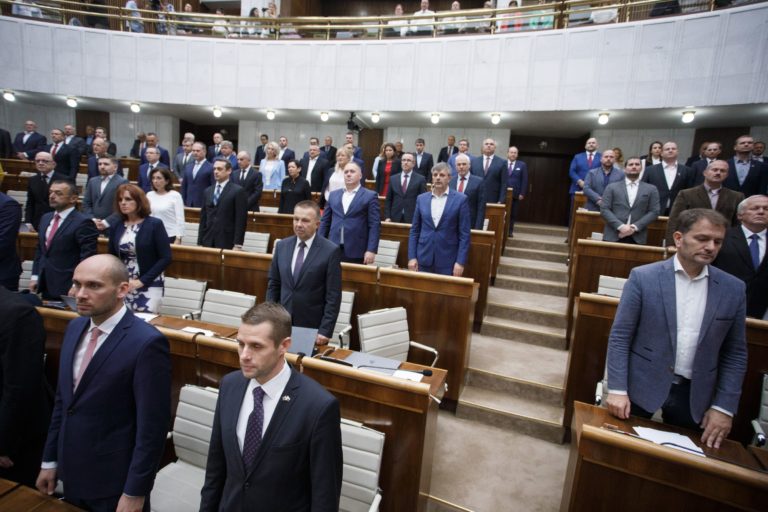Národná rada SR, poslanci, minúta ticha