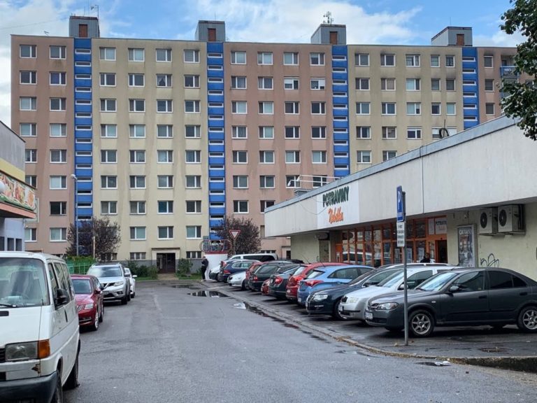 Parkovanie na Podnikovej ulici