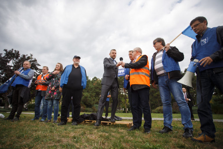zhromaždenie za zvýšenie minimálnej mzdy