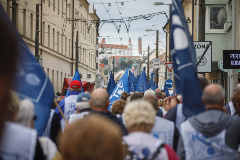 zhromaždenie za zvýšenie minimálnej mzdy