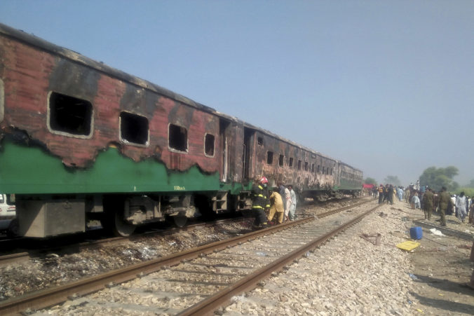 Pakistan, požiar vlaku