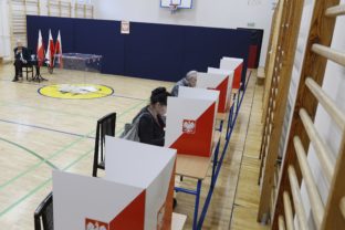 parlamentné voľby v Poľsku, volebná miestnosť, Varšava