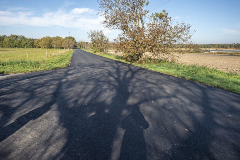 Cesta medzi obcou Láb a Jakubov