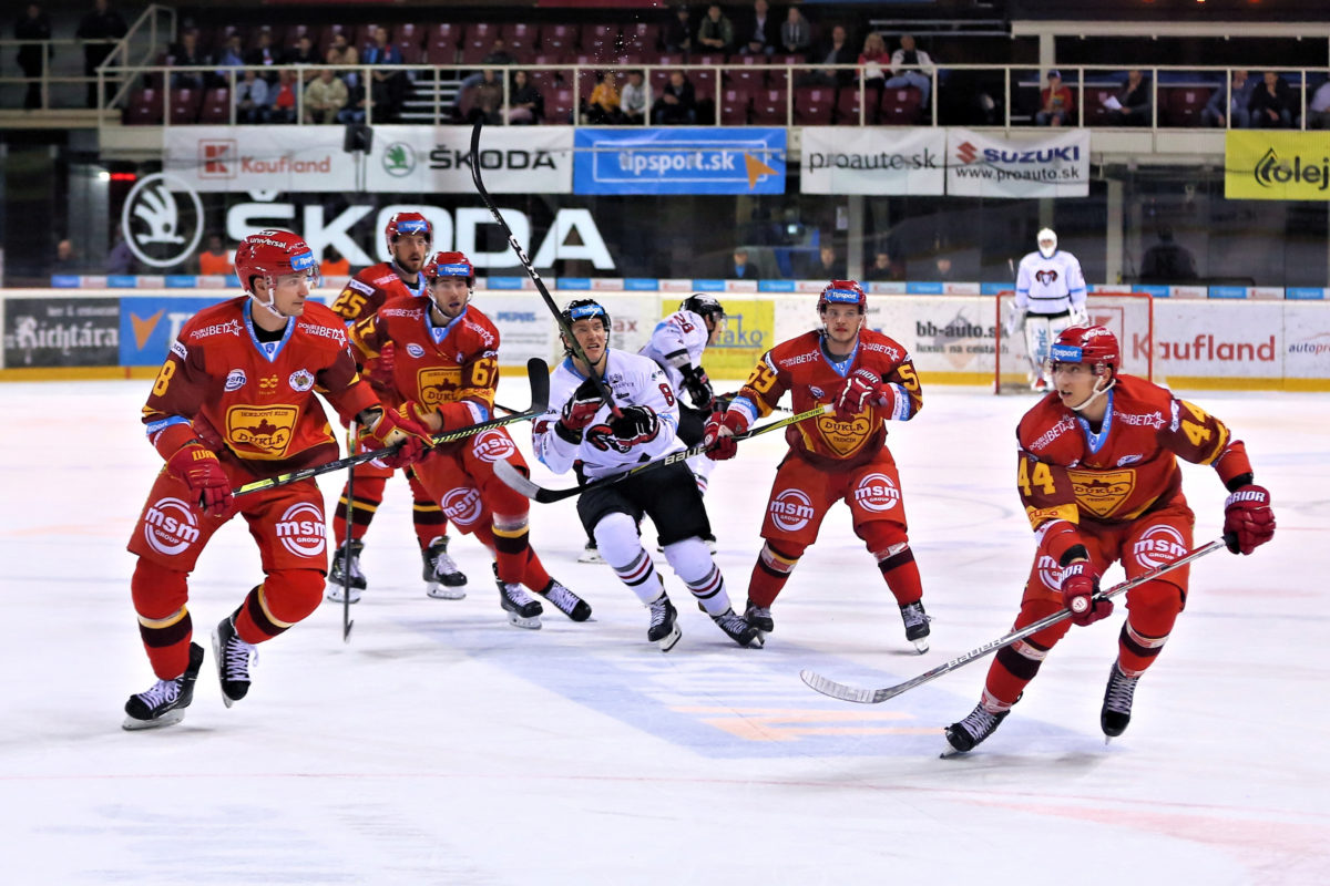HOKEJ TL: Banská Bystrica - Trenčín