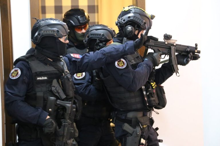 NAKA, polícia