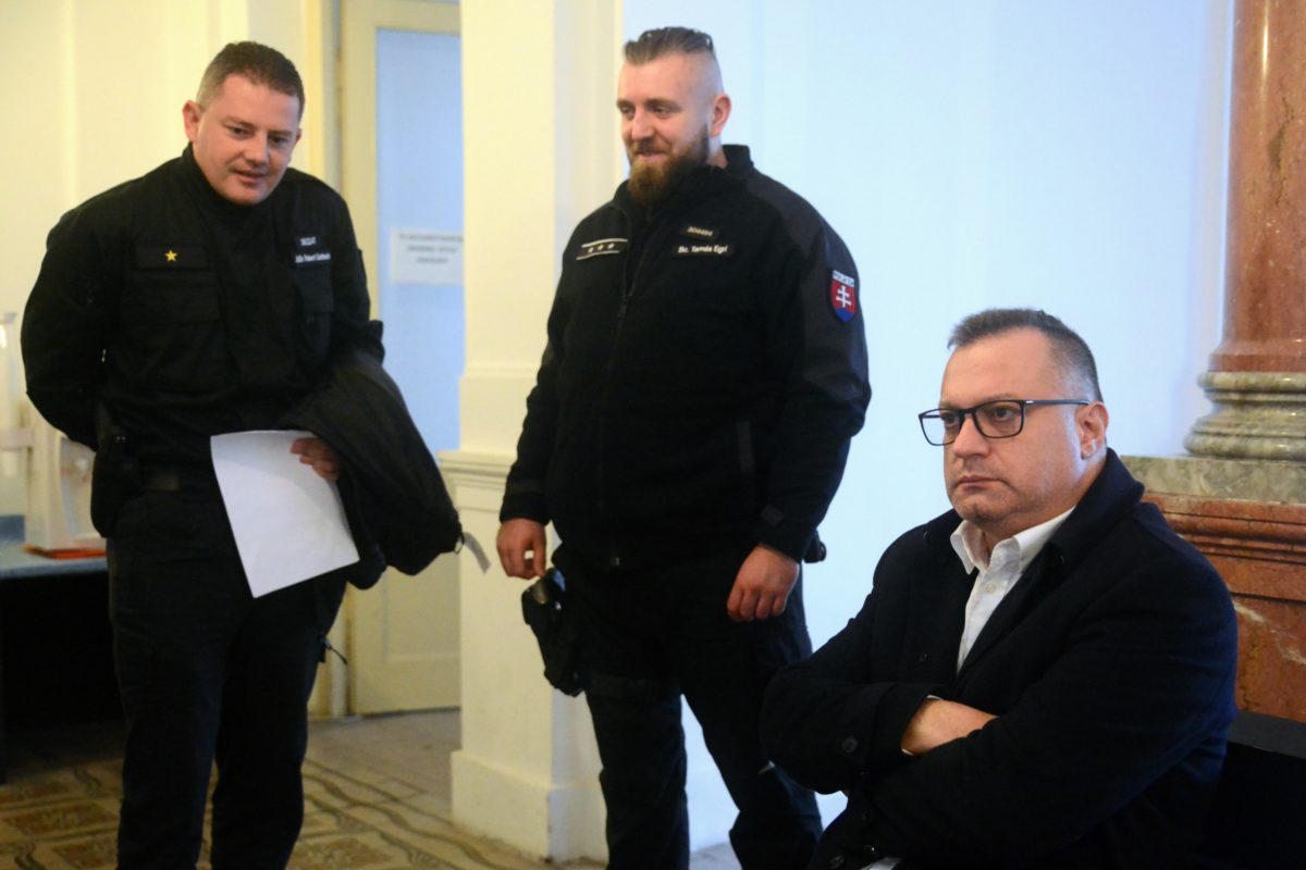 SÚDY: Rozhodovanie o väzbe exriaditeľa Tiposu