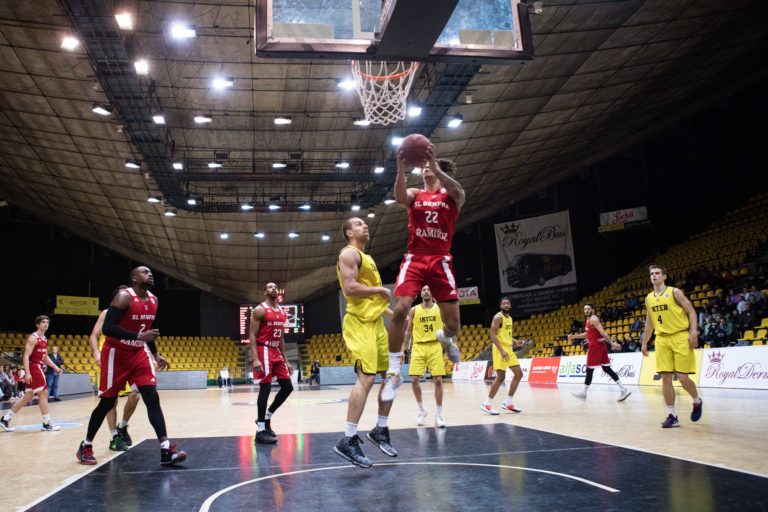 BASKETBAL: Bratislava - Lisabon