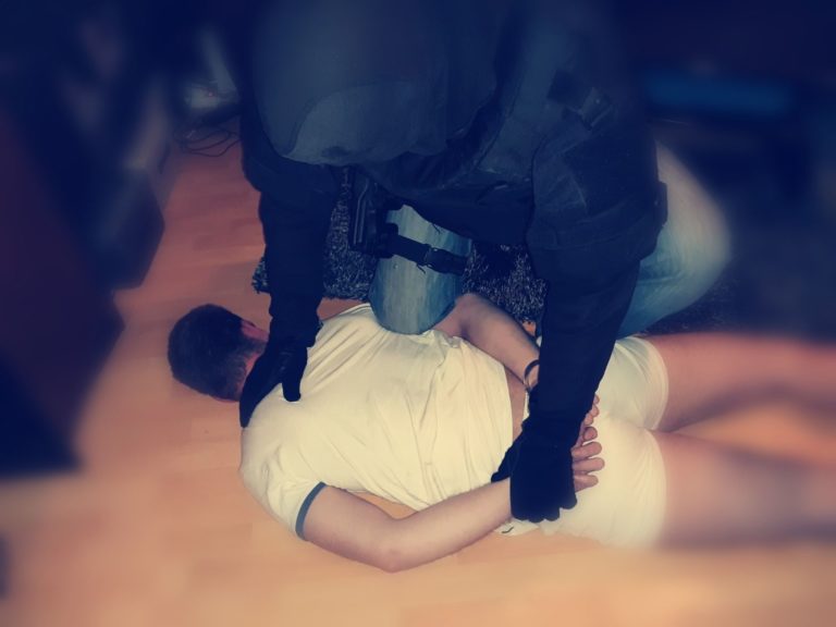 Polícia, kukláči