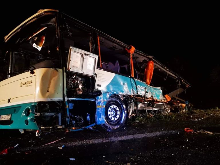 Nehoda, autobus, nákladné auto, Nitrianske Hrnčiarovce