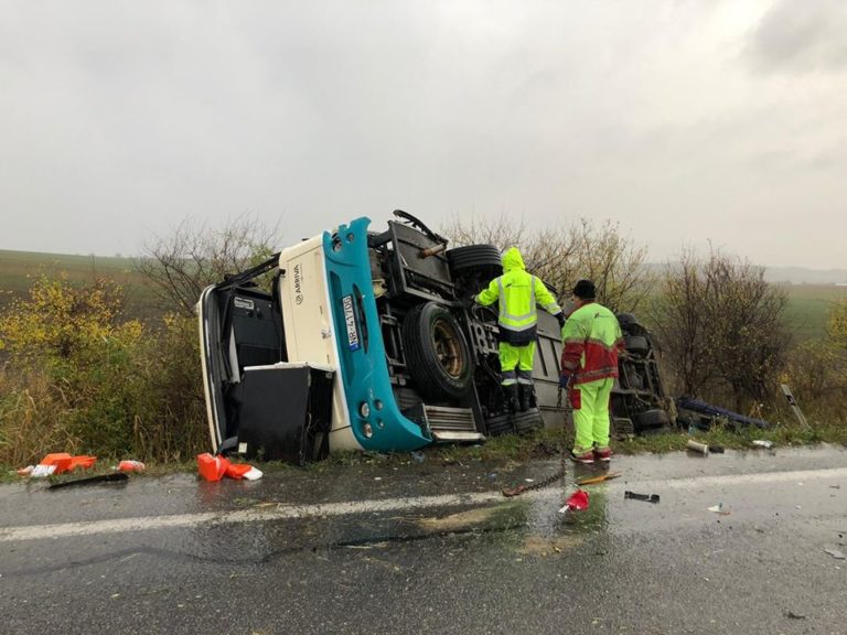 Nehoda, autobus, nákladné auto, Nitrianske Hrnčiarovce