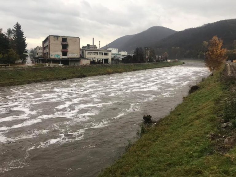 Hron, Banská Bystrica, pena
