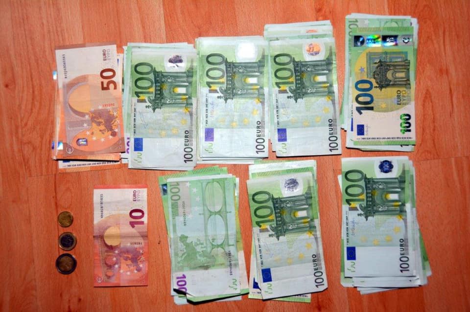 Policajná razia Defekt