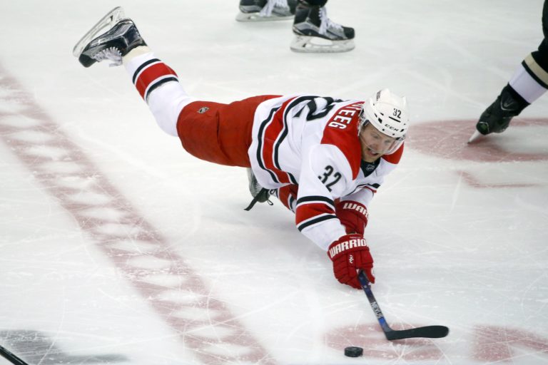 Kris Versteeg, NHL, Carolina Hurricanes